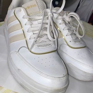 Size 9 1/2 Womens adidas Cloud foam Super shoes!